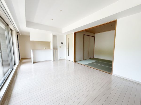 ジオメゾン新千里東町二番館 LD（約10.2帖）