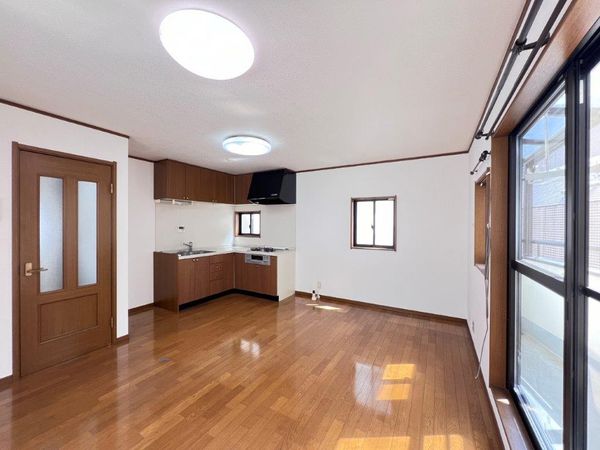用賀3丁目戸建 LDK（約11.5帖）※ハウスクリーニング前の写真です。