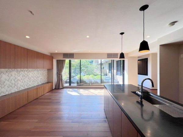 テラス岡本C棟 LDK（約19帖）