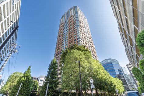 青山パークタワー 外観