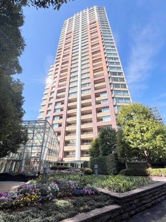 青山パークタワー 外観