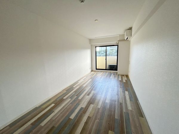 カーサ・デル・ソル 洋室（約10.5帖）広瀬川方向に向いたバルコニー付きの住戸♪