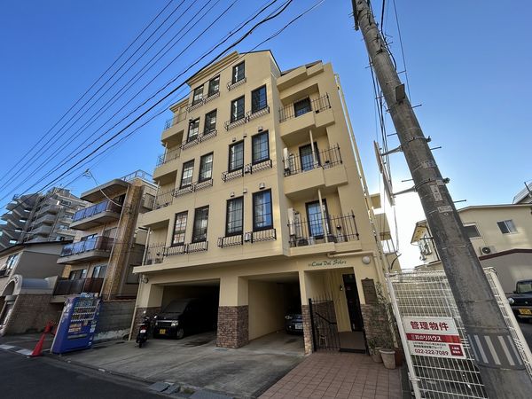 カーサ・デル・ソル 外観　※風除室にオートロックシステム完備♪