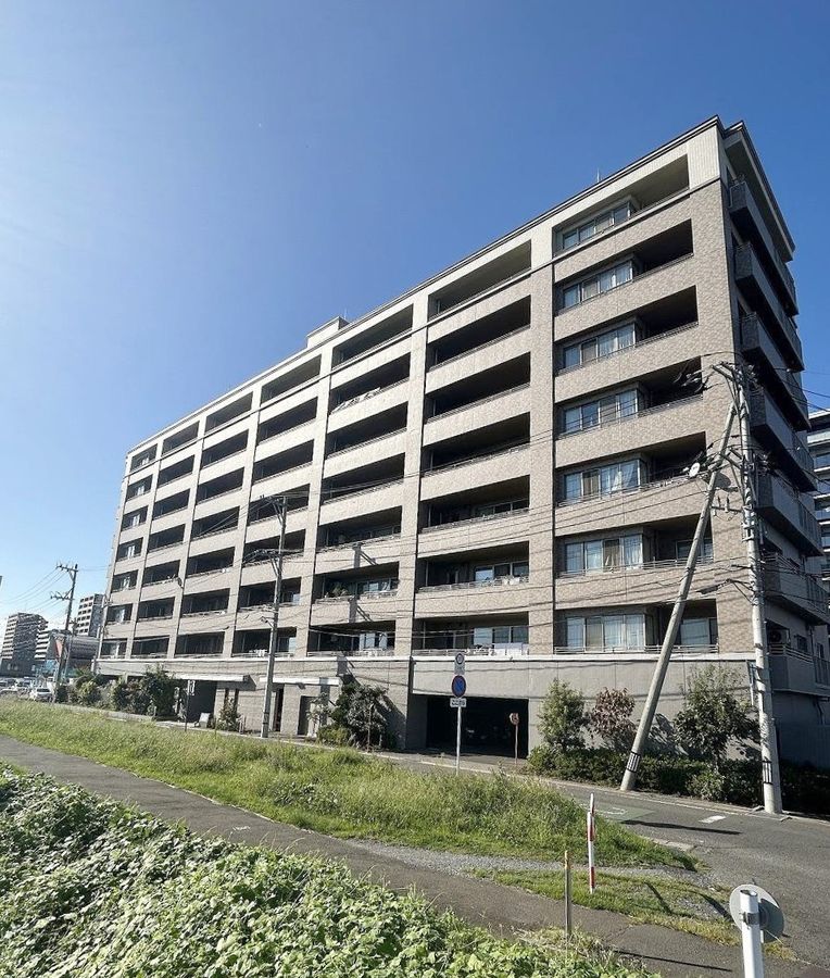 サーパス小鶴新田駅前 外観（南側バルコニー）
