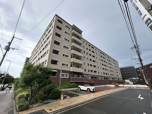 モントーレラコルタユニバ通り 外観