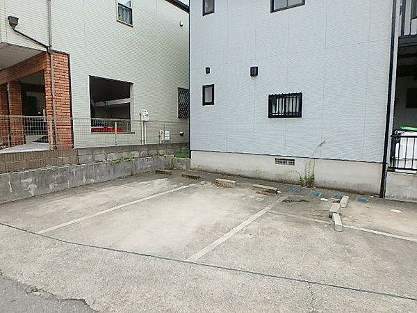 コート・ママ 駐車場