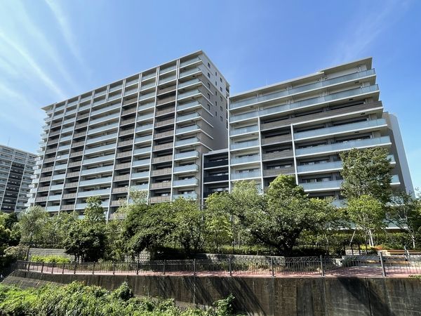 パークホームズ横浜本郷台リバーサイドヴィラ THE EAST 建物外観