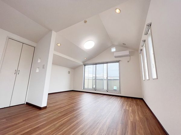 田柄3丁目戸建ーNO2 天井の高い２階リビングダイニング(エアコン設置)