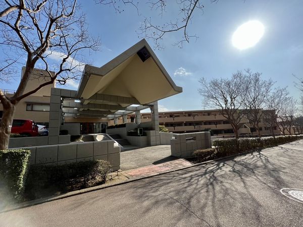 コンフォール新百合ヶ丘 建物外観