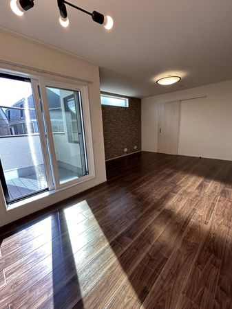 岩戸南3丁目戸建 リビングダイニング