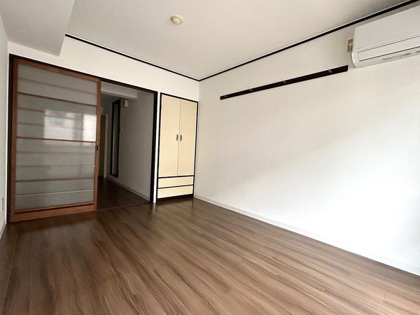 北岡ビル 洋室（約6帖）