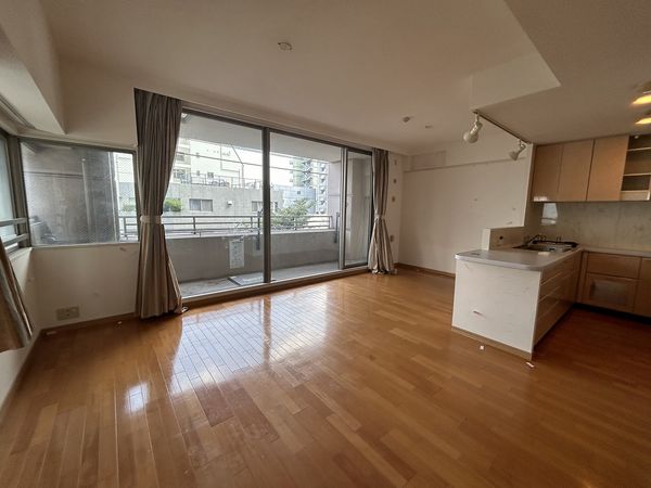 フォレストビュータワー鹿田町弐番館 リビング