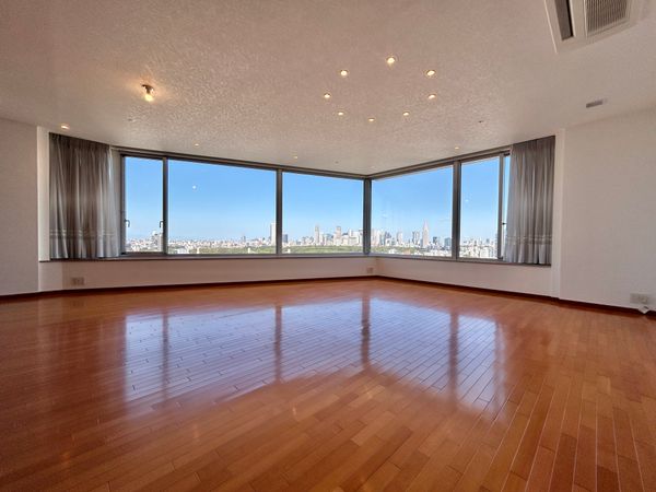 青山パークタワー リビングダイニング27.0帖