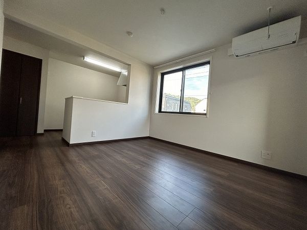 クレア岡本 リビング/居室