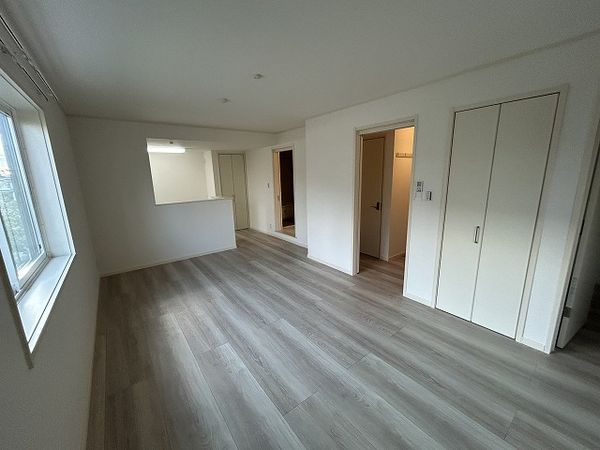 クレア岡本 リビング/居室