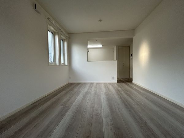 クレア岡本 リビング/居室