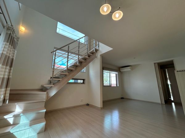 甲子園口一丁目戸建 リビング