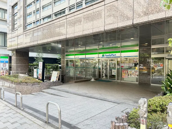 ファミリーマート半蔵門駅前店