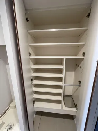 シューズインクローゼット。※空室時の写真となります。