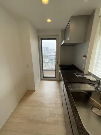 約３．８帖の対面式カウンターキッチン（浄水器・ディスポーザー・食器洗浄機・勝手口有）