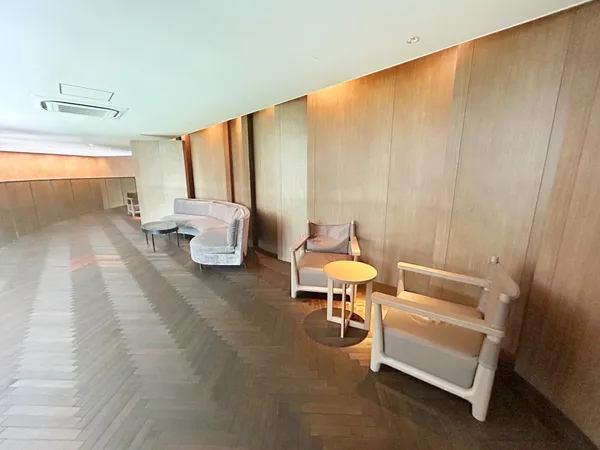 ガーデンラウンジ２階