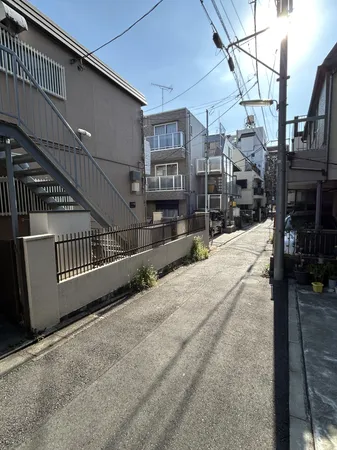 外観・前面道路