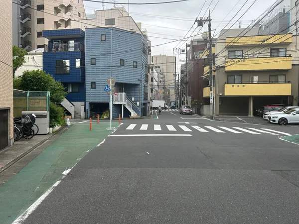 建物前面道路