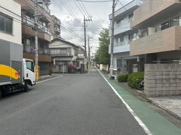 建物前面道路