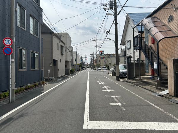 前面道路含む外観