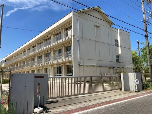 徒歩6分。