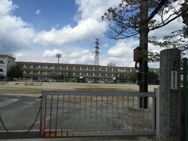 徒歩23分。