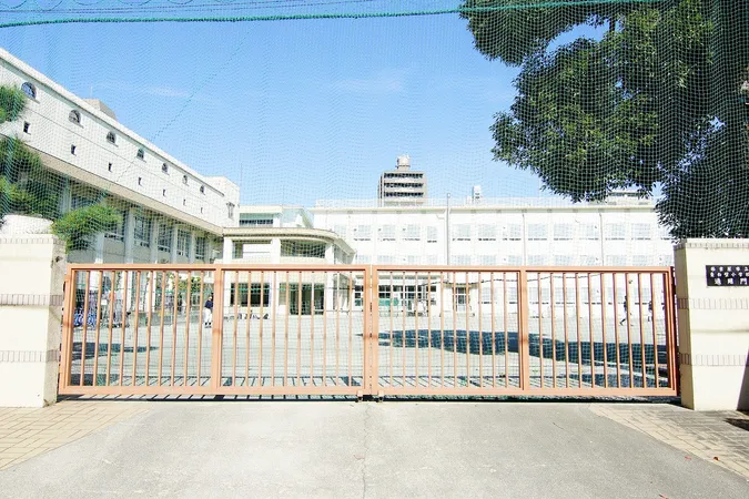 徒歩4分。