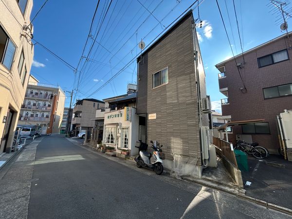 オークフォレスト 前面道路含む外観 オークフォレスト 前面道路含む外観