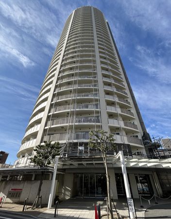 ドリームタワーキュアレジデンス 建物外観：現在大規模修繕工事中