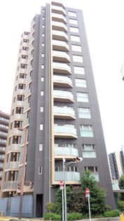 ローレルコート浦和常盤 建物外観