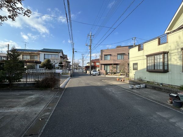 市川市国府台5丁目 古家付土地 前面道路含む外観 市川市国府台5丁目 古家付土地 前面道路含む外観