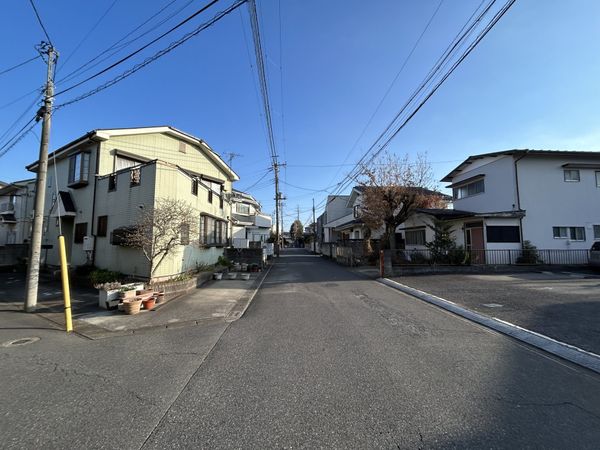 市川市国府台5丁目 古家付土地 前面道路含む外観 市川市国府台5丁目 古家付土地 前面道路含む外観