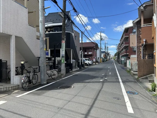 前面道路（北西側）