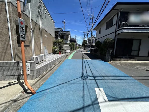 東側前面道路