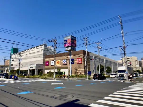 徒歩10分。イオン南行徳店、わくわく広場、ユニクロ、GU、ABC MART、ダイソー、西松屋などなど