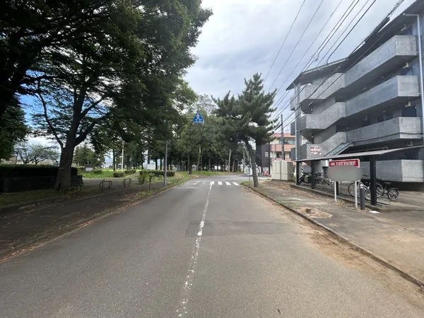 北西側前面道路