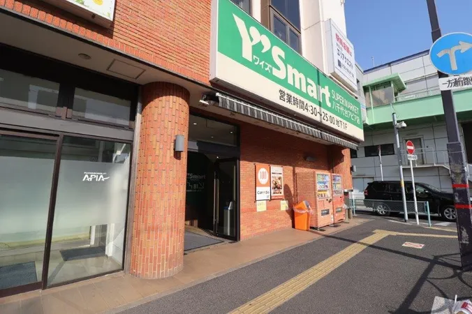 徒歩8分。