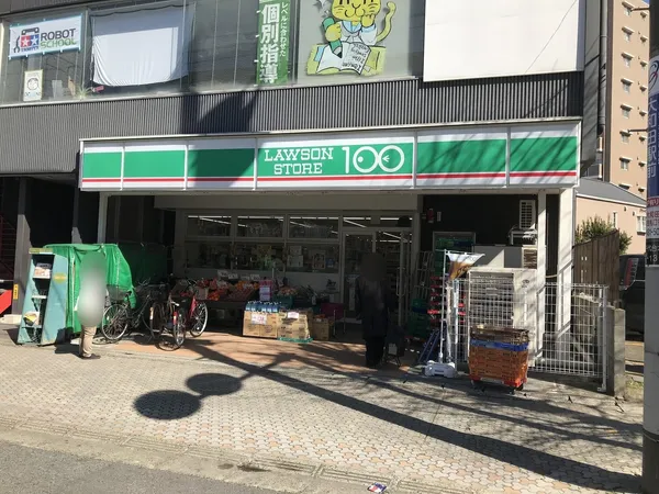 徒歩8分。