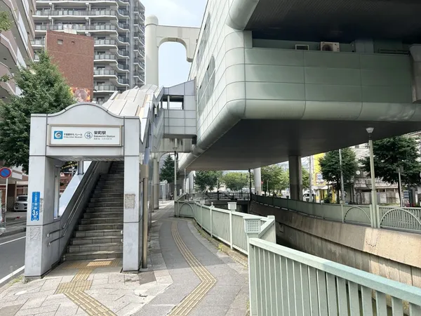 徒歩7分。