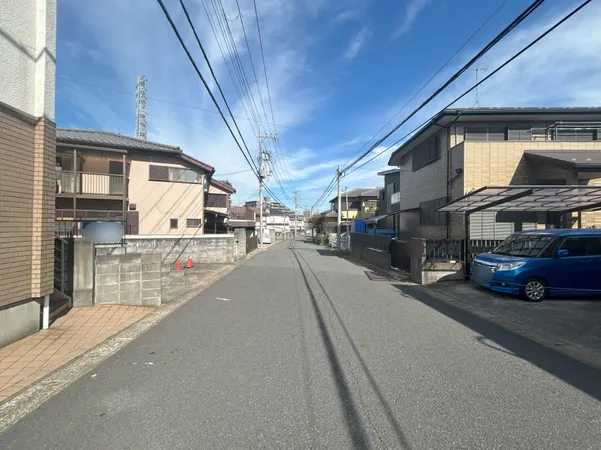 北東側前面道路