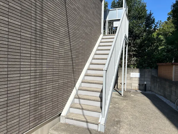 外階段　Ⅱ号棟