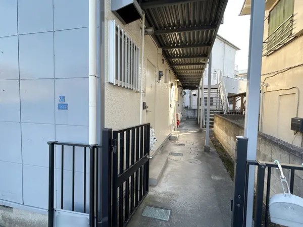 メゾン沢１階外廊下