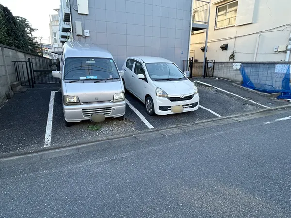 メゾン沢駐車場
