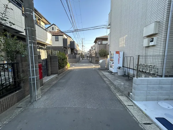 北西側前面道路