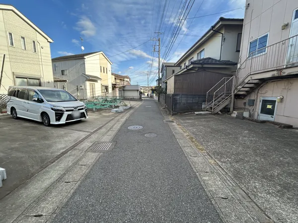 北東側前面道路